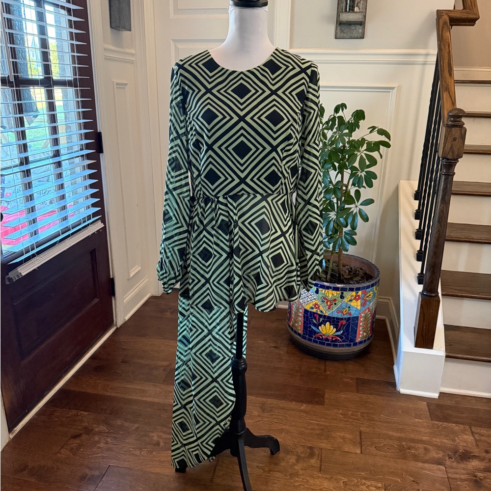 Jemma NWT Geometric Patterned High Low Long Sleeve Blouse Zipper Back